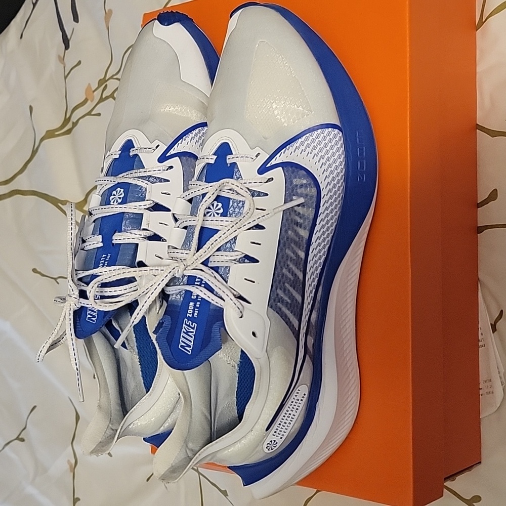 NIKE ZOOM GRAVITY